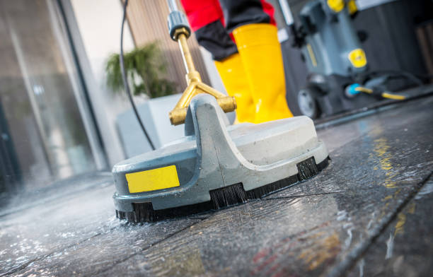 Best Deck Pressure Washing  in Sumner, IA